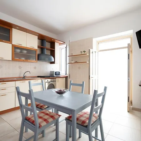 Cozy - House A 100 M Dal Mare E Parcheggio Privato By Ape